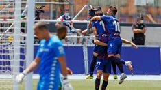 Los jugadores del Levante celebran un gol. (EFE)