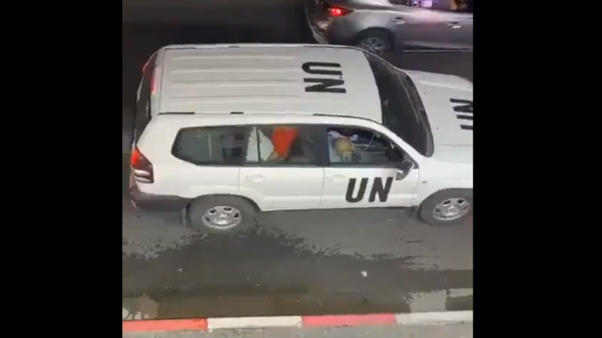 Twitter: Pillados dos funcionarios de la ONU practicando sexo en el coche oficial durante un atasco