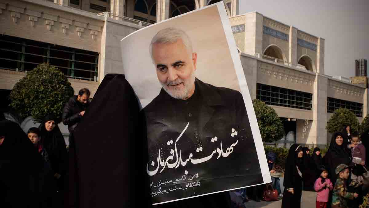 Una foto de Qasem Soleimani, jefe de la Fuerza Quds de la Guardia Revolucionaria de Irán, tras su muerte. Foto: EP