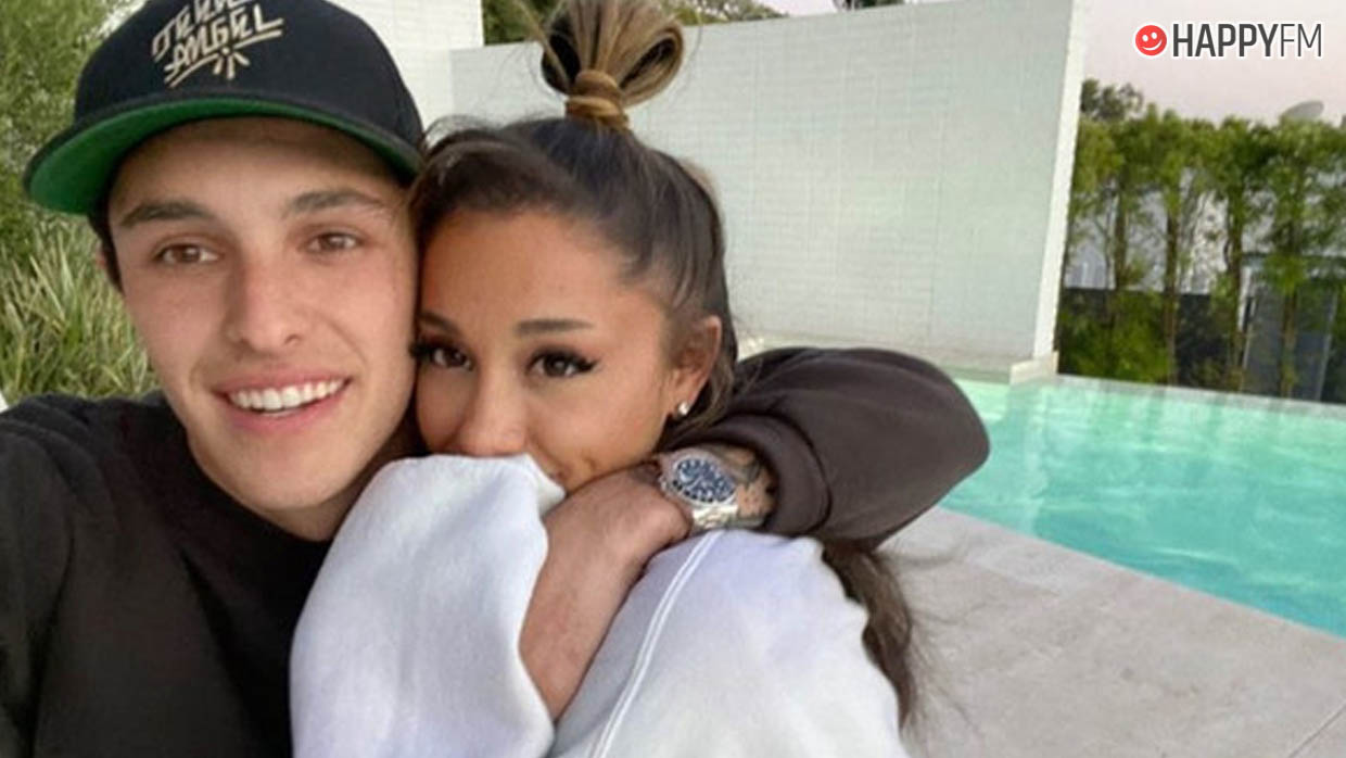 Instagram: Ariana Grande posa por primera vez con su novio