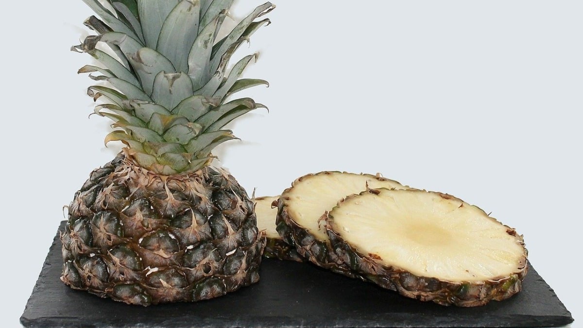 Receta de piña asada con crema de plátano sin azúcar