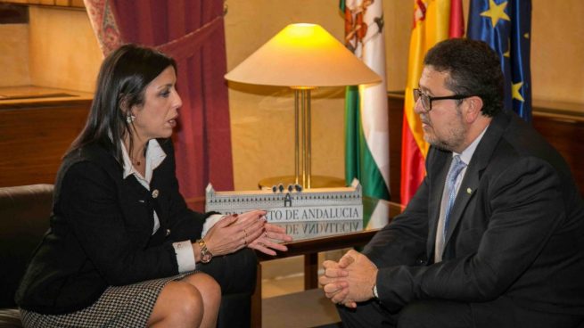 La presidenta del Parlamento de Andalucía se muestra preocupada por «tránsfugas» en la Cámara como Serrano
