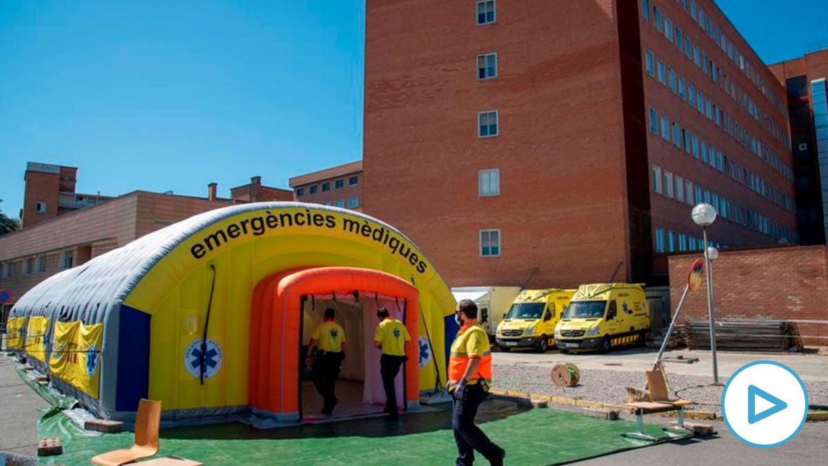 Un hospital de campaña montado este viernes en el Hospital Universitario Arnau de Vilanova de Lleida.