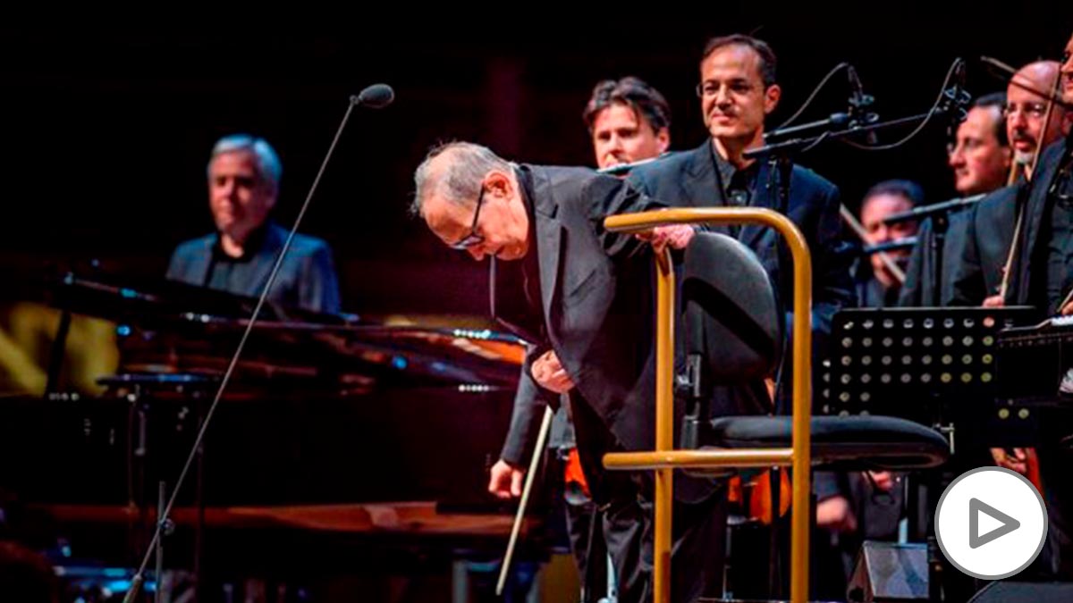 El compositor y director de orquesta italiano Ennio Morricone, durante el concierto ofrecido en el WiZink Center de Madrid. Foto: EFE