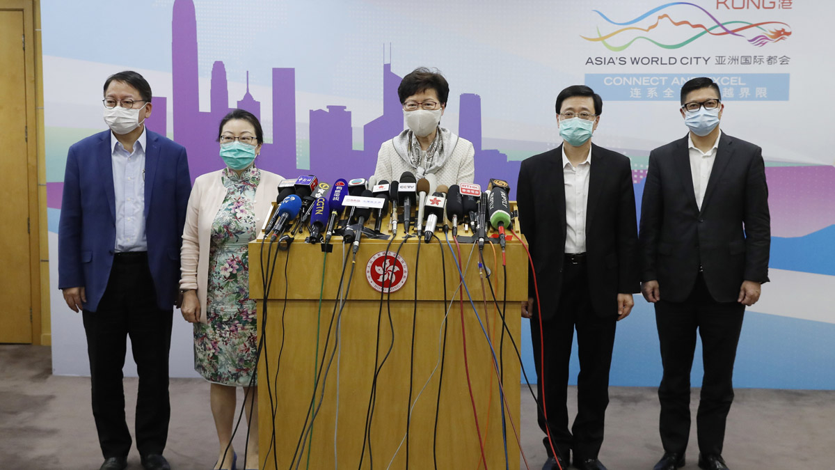 La líder del Gobierno regional de Hong Kong, Carrie Lam, en rueda de prensa hablando sobre la Ley de Seguridad Nacional. Foto: EP