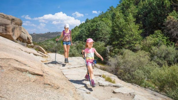 Niños en las montañas: trucos para hacerlos caminar