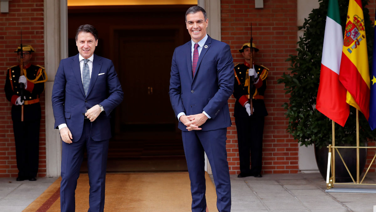 El presidente del Gobierno, Pedro Sánchez y el primer ministro italiano, Giuseppe Conte (i), en el Palacio de la Moncloa. (EFE/ Chema Moya)