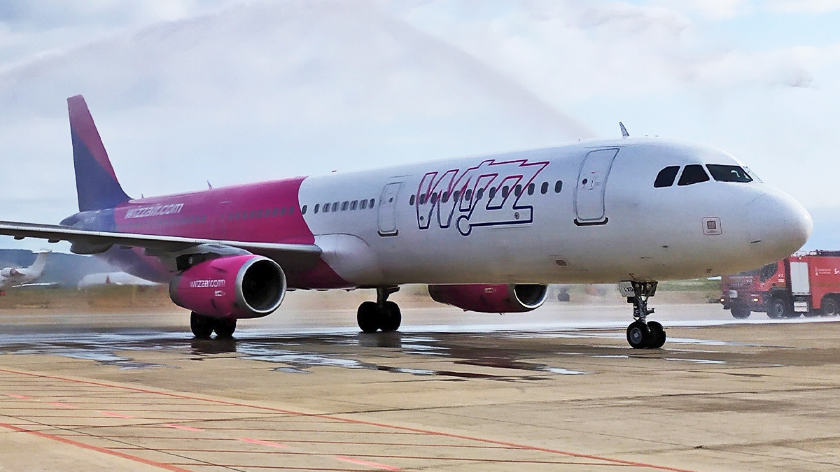 La low cost Wizz Air en un aeropuerto