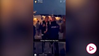 El portero, echando a Haaland.