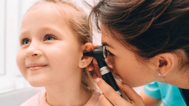 Otitis del nadador (externa) en niños: Qué es y cómo tratar