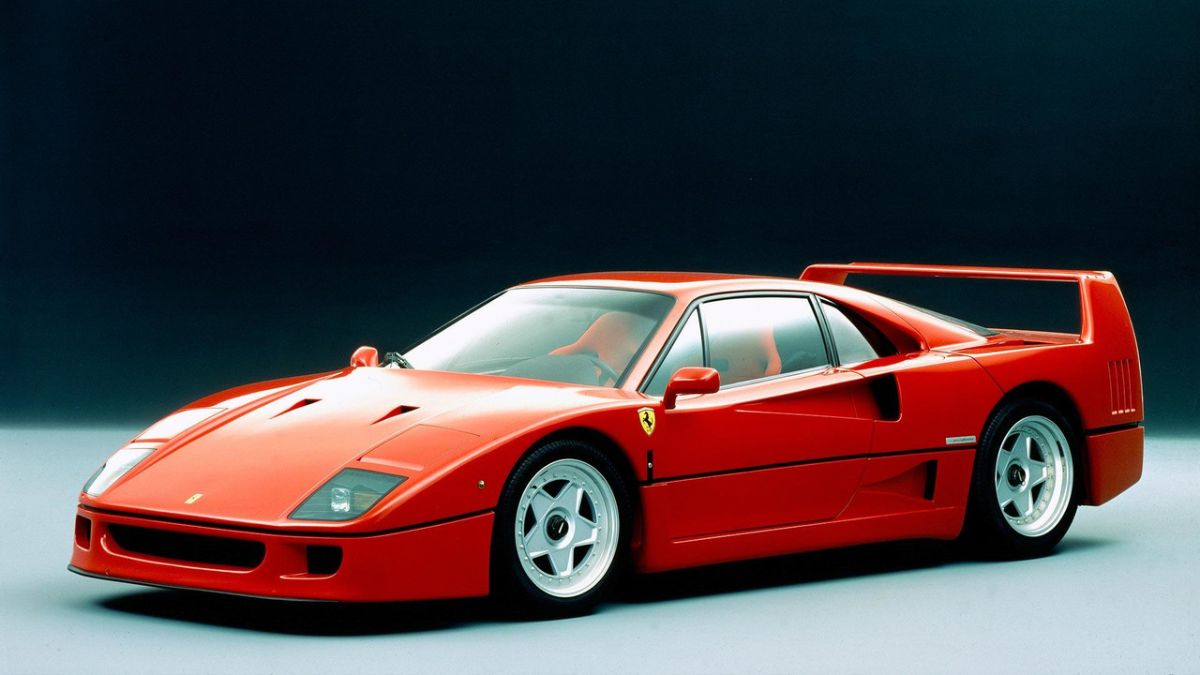 El  21 de julio de 1987 Ferrari presenta el F40