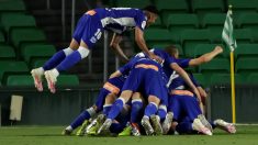 Los jugadores del Alavés celebran un gol ante el Betis. (EFE)