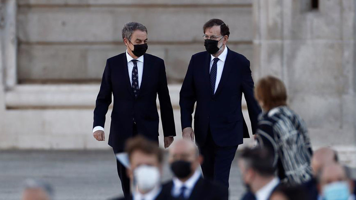 Mariano Rajoy y José Luis Rodríguez Zapatero en el homenaje a las víctimas del coronavirus en España. Foto: EFE