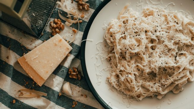 Receta de ensalada de verano de espaguetis con mayonesa y atún
