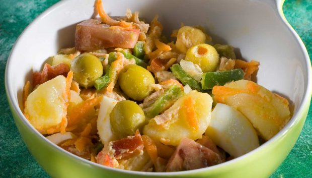 Ensalada de patata y aceitunas