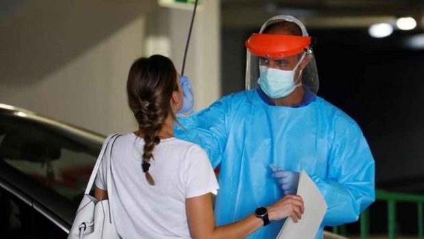 Andalucía suma por segundo día seguido más de 6.000 casos y 25 muertes