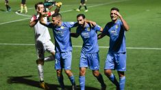 Los jugadores del Fuenlabrada celebran la victoria ante el Elche. (CF Fuenlabrada)