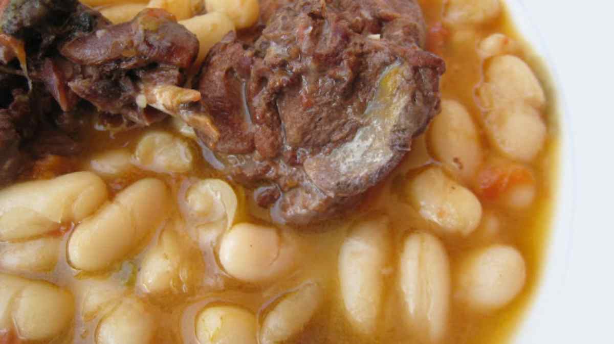 Receta de Judías blancas con jabalí