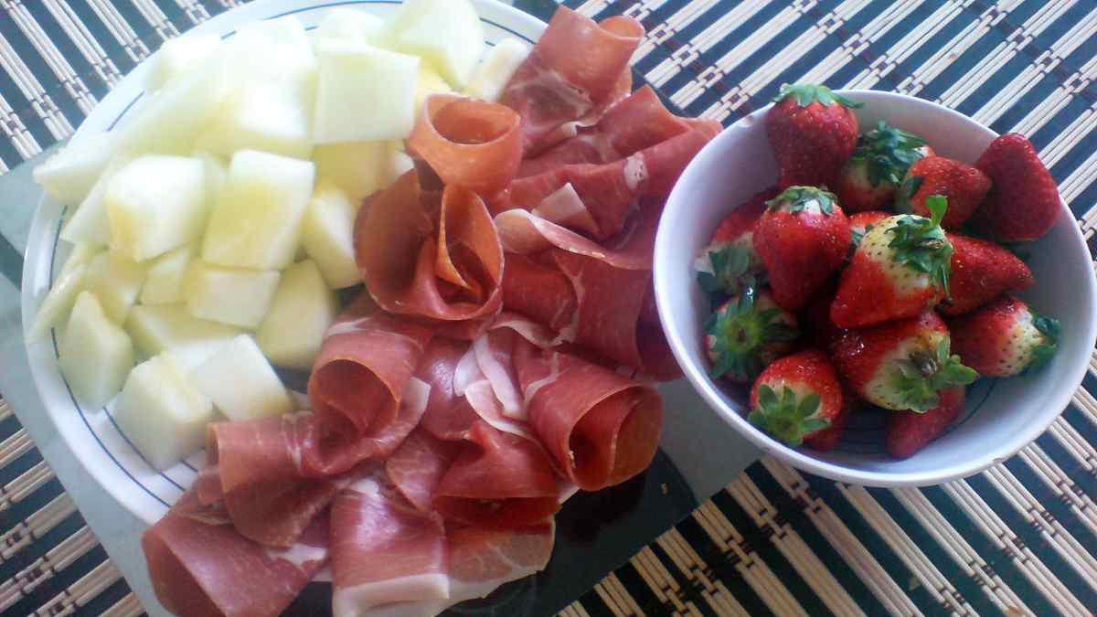 Receta de Ensalada de verano con melón y embutido