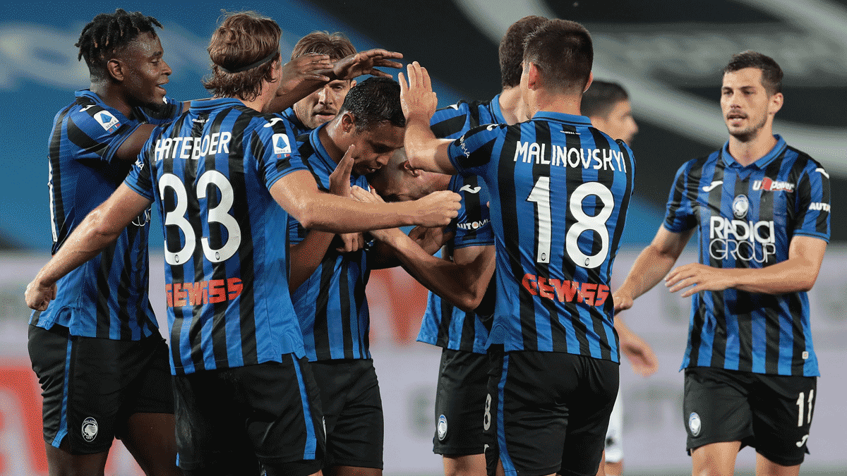 Los jugadores del Atalanta celebran un gol en un partido en la Serie A (Getty)