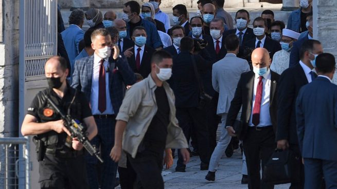 La temporada turística en Turquía acusa la pandemia y la conversión en mezquita de Santa Sofía y San Salvador de Cora