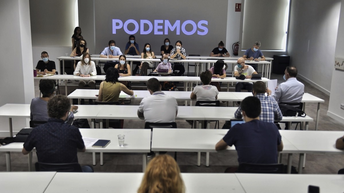 Pablo Iglesias preside la primera reunión ejecutiva de Podemos en su nueva sede. (Foto: Podemos)