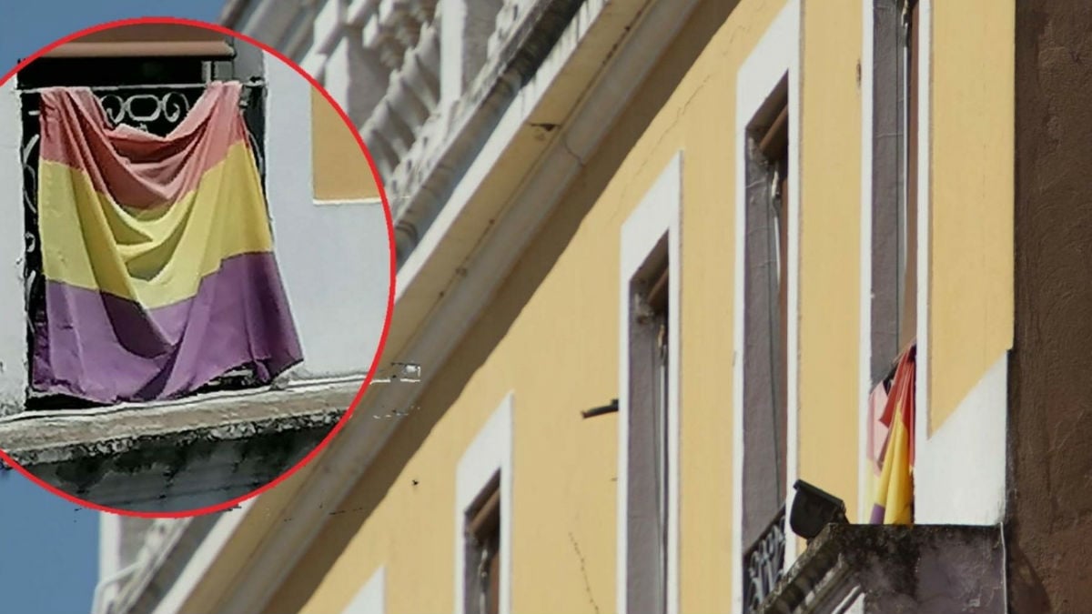 La bandera republicana en un edificio municipal de Badajoz (Foto: Vox)