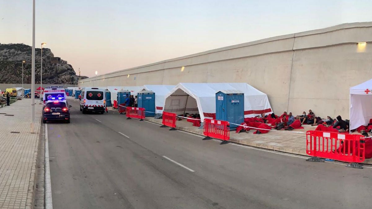 El campamento levantado por Cruz Roja en Escombreras, Murcia.