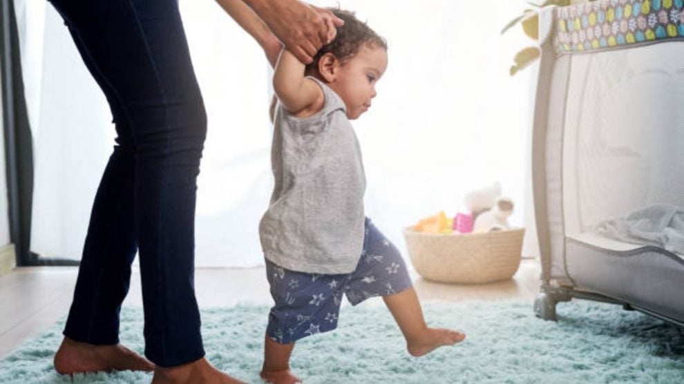 Etapas Del Bebé. Desarrollo Durante El Primer Año De Vida