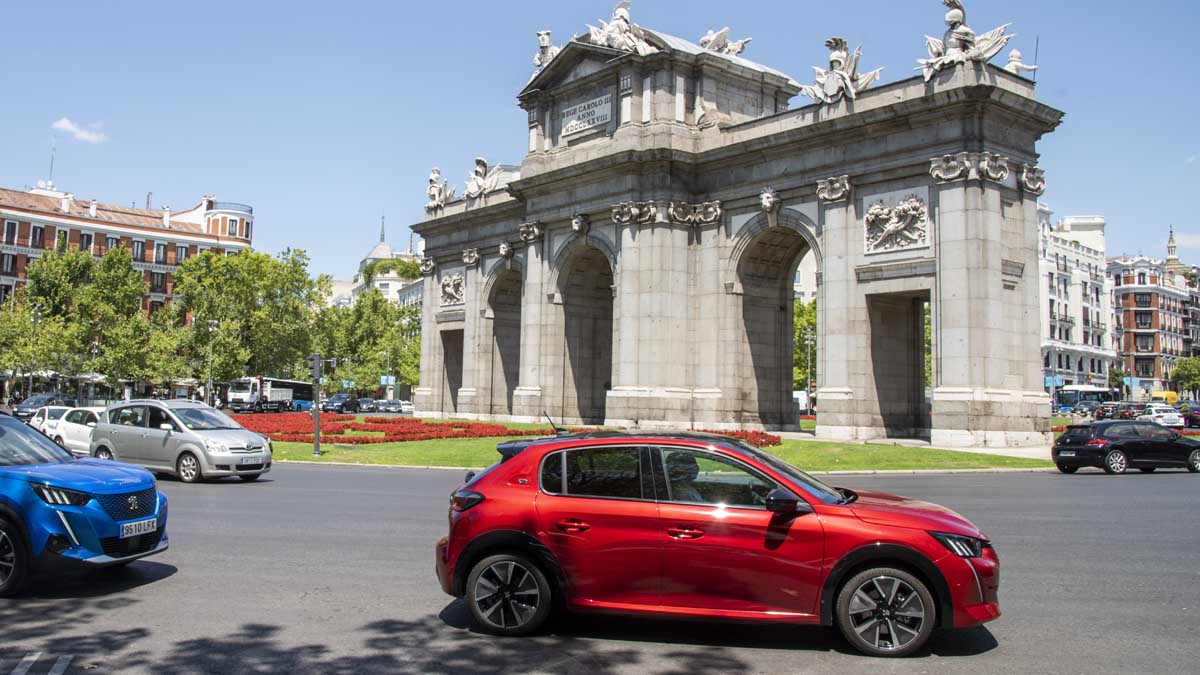 Peugeot e-208