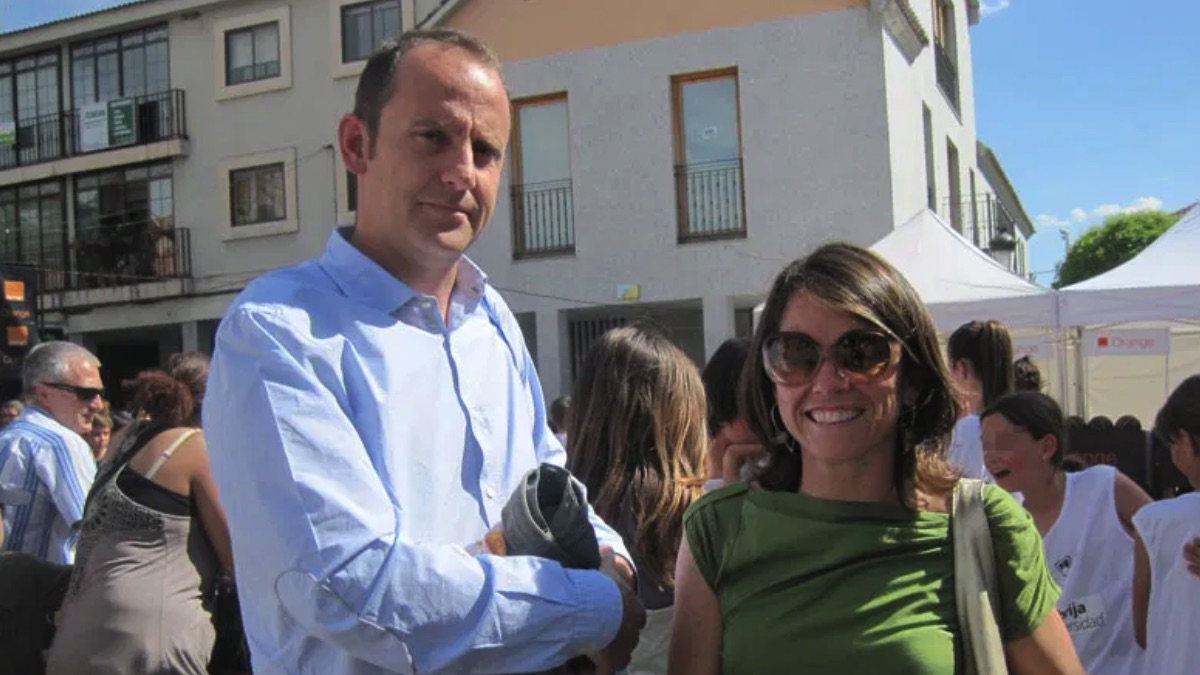 Elena Biurrum, ex alcaldesa de Torrelodones, y Santiago Fernández, ex edil de Urbanismo. (Foto: Torrelodones.info)