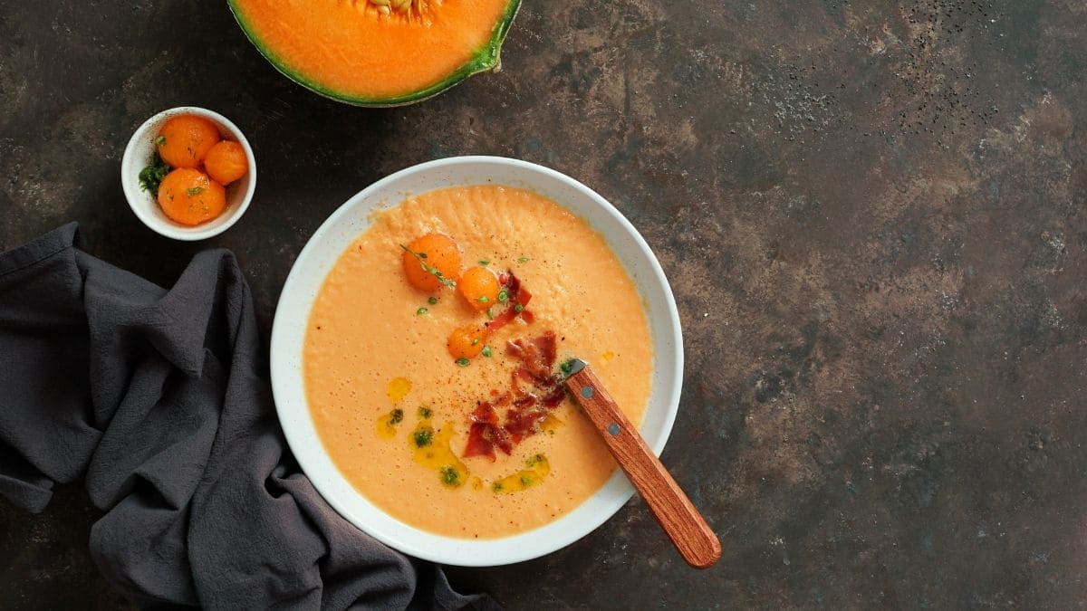 Receta paso a paso del gazpacho de melón con queso