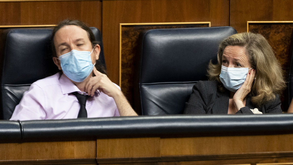 Los vicepresidentes Pablo Iglesias y Nadia Calviño, este miércoles, en el Congreso. (Foto: Europa Press)