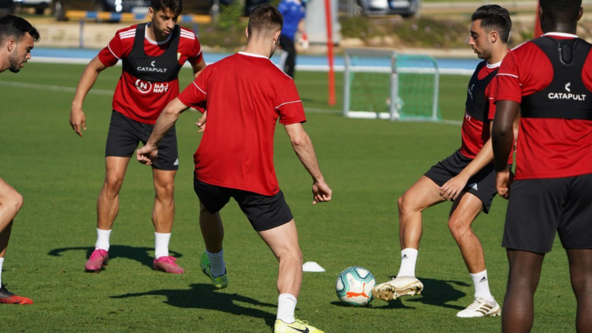 Los jugadores del Almería, en un entrenamiento.