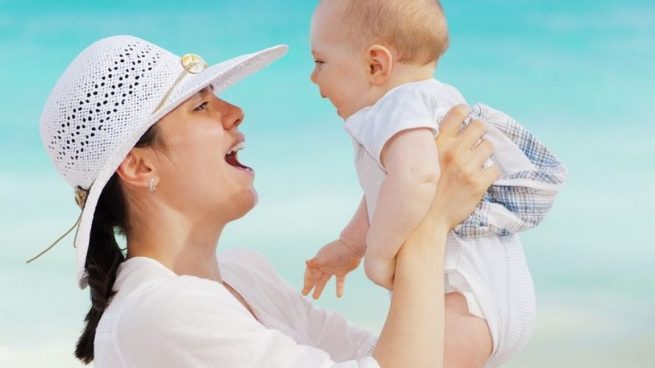 Los pediatras recomiendan el mantenimiento de la lactancia en madres positivas de SARS-COV-2