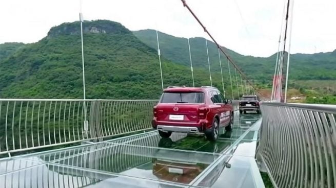 China acaba de inaugurar el puente de cristal más largo del mundo