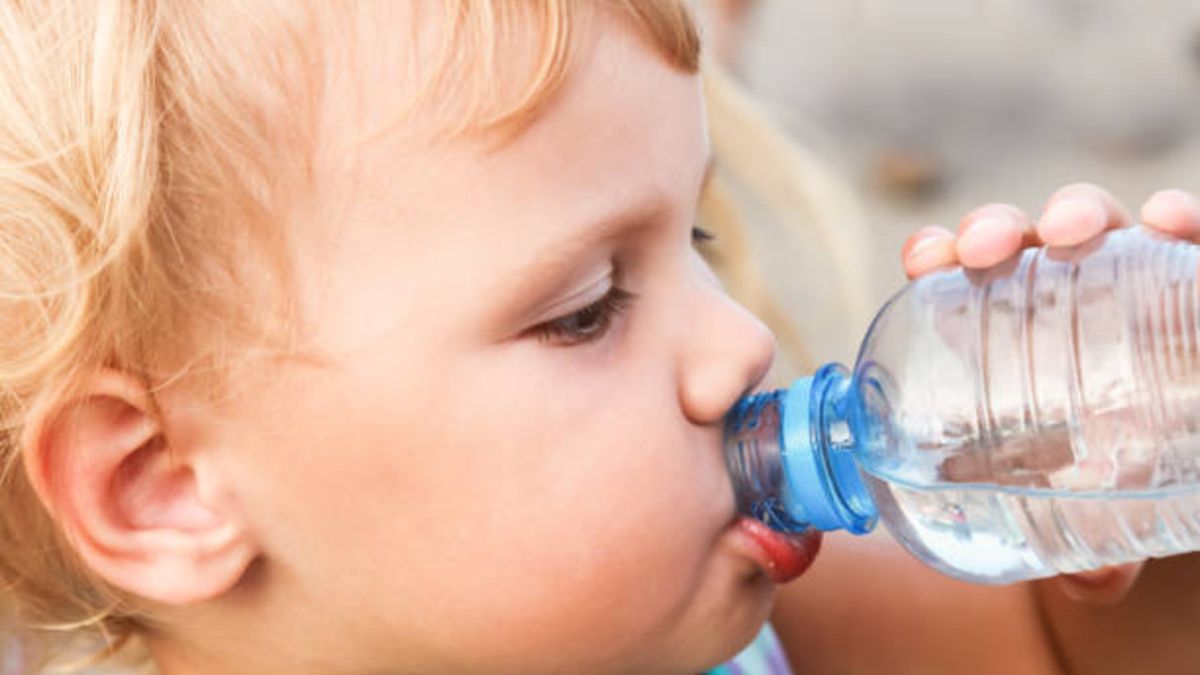 Cómo tratar y cómo prevenir el golpe de calor de los niños