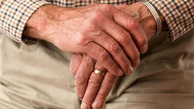 Un anciano muere ahogado con un arnés en una residencia de Madrid