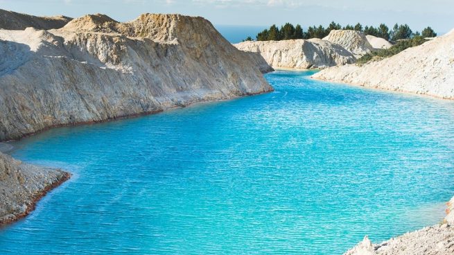 Vacaciones: ni se te ocurra bañarte en el lago tóxico de Galicia que triunfa en Instagram