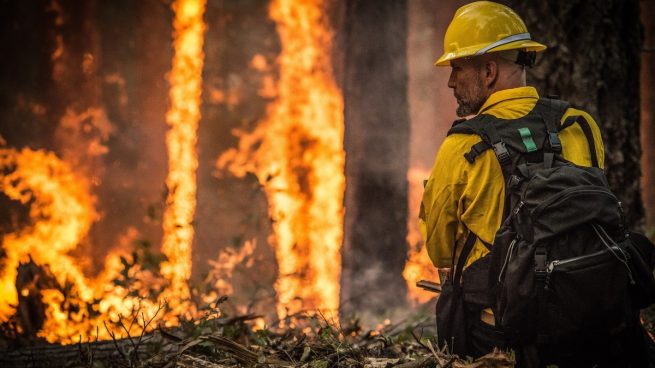Evacúan varios barrios de Garafía (La Palma) por un incendio forestal