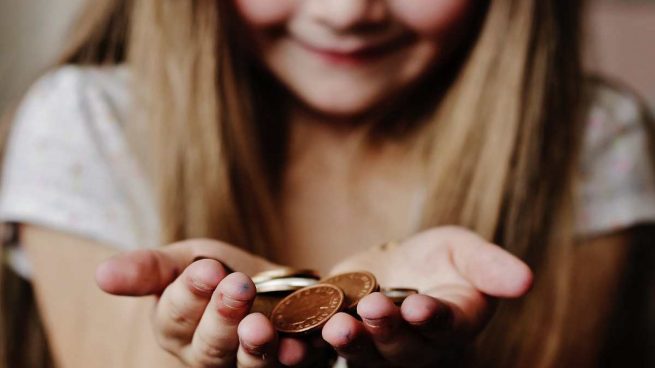 ¿Cómo enseñar a tus hijos el valor del dinero y a ahorrar?