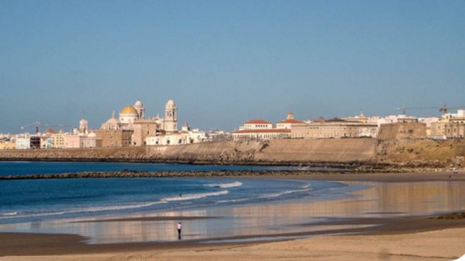 Un hombre resulta herido por una pelea en la playa de Santa María del Mar en Cádiz
