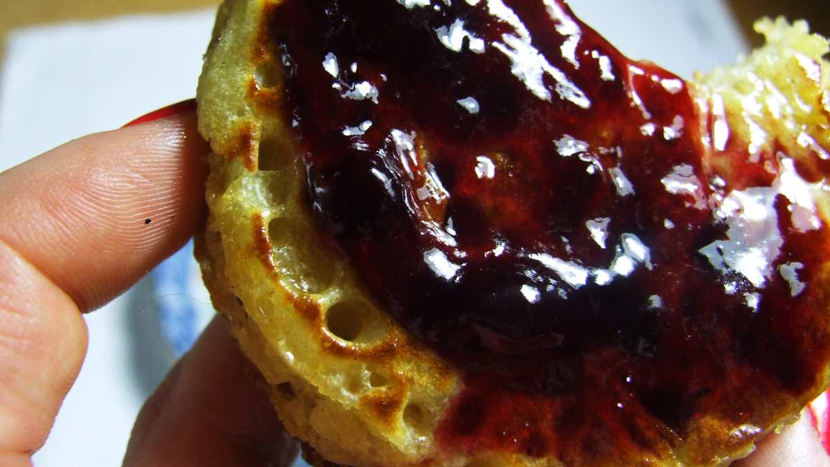 Receta de Crumpets: pan británico sin horno, ideal para las mañanas