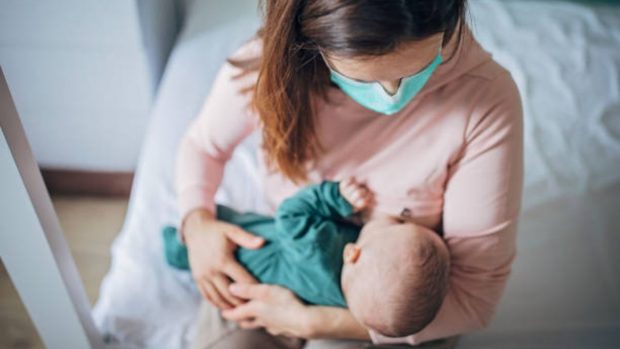 Los expertos afirman que la lactancia materna es segura a pesar de Covid-19