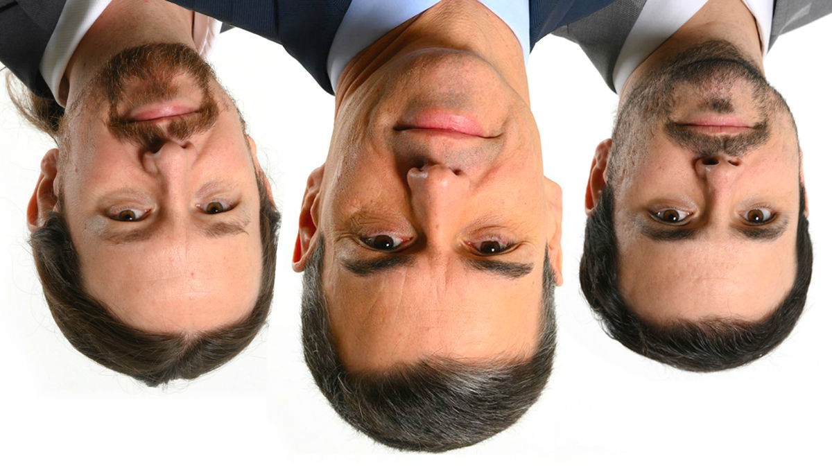 Pablo Iglesias, Pedro Sánchez y Alberto Garzón boca abajo.