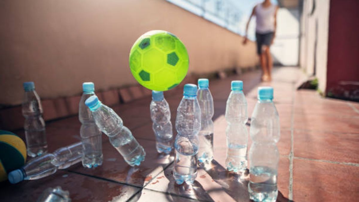 Descubre algunas de las mejores manualidades con botellas de plástico que podemos hacer con los niños