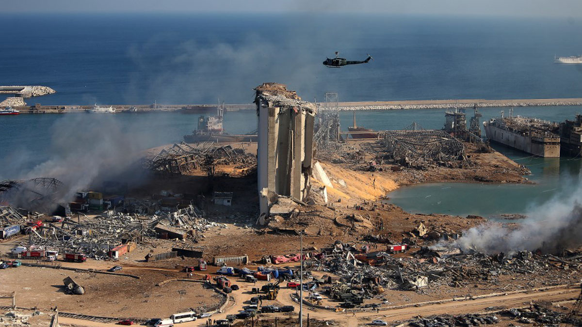 Una fotografía del lugar donde se produjo la explosión, en el puerto de Beirut, la capital del Líbano. Foto: AFP