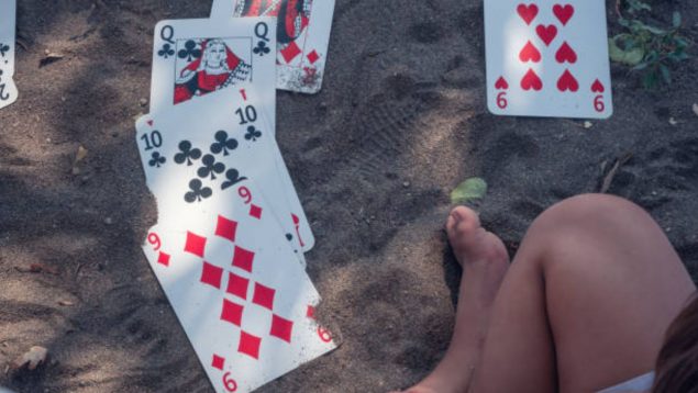 juegos cartas niños playa