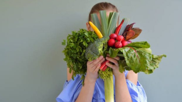 Las mejores frutas y verduras que los niños pueden comer en verano