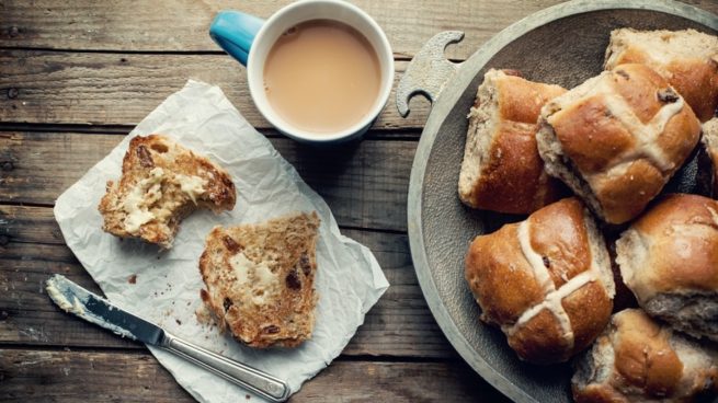 Receta de bollos de mantequilla y pasas fáciles de preparar